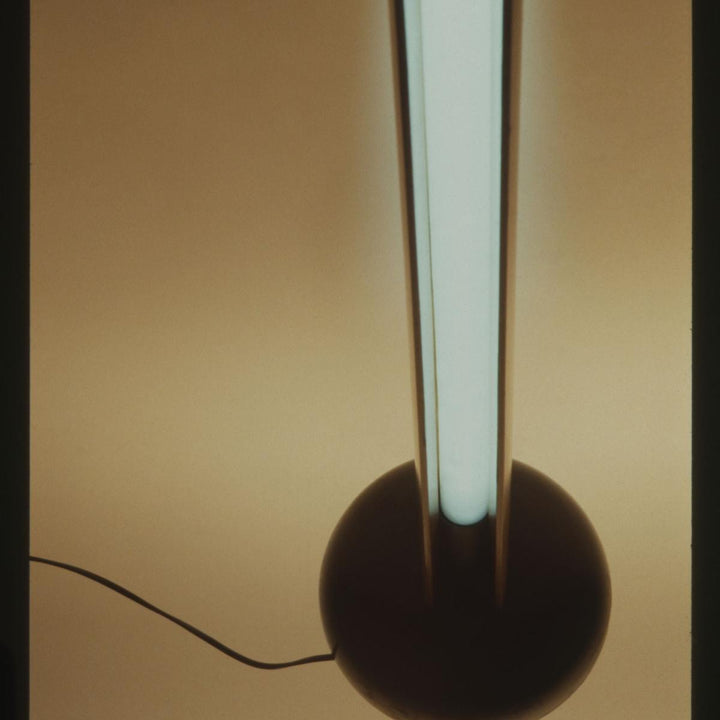 Flos Seki-Han gulvlampe-Gulvlamper-Flos-Tre/Svart-Fls__D304F01ADEAD1-Lightup.no