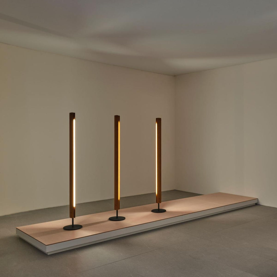 Flos Seki-Han gulvlampe-Gulvlamper-Flos-Tre/Svart-Fls__D304F01ADEAD1-Lightup.no