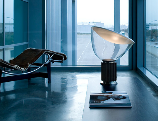 Flos Taccia bordlampe LED - PMMA-Bordlamper-Flos-Svart-Fls__F6602030-Lightup.no