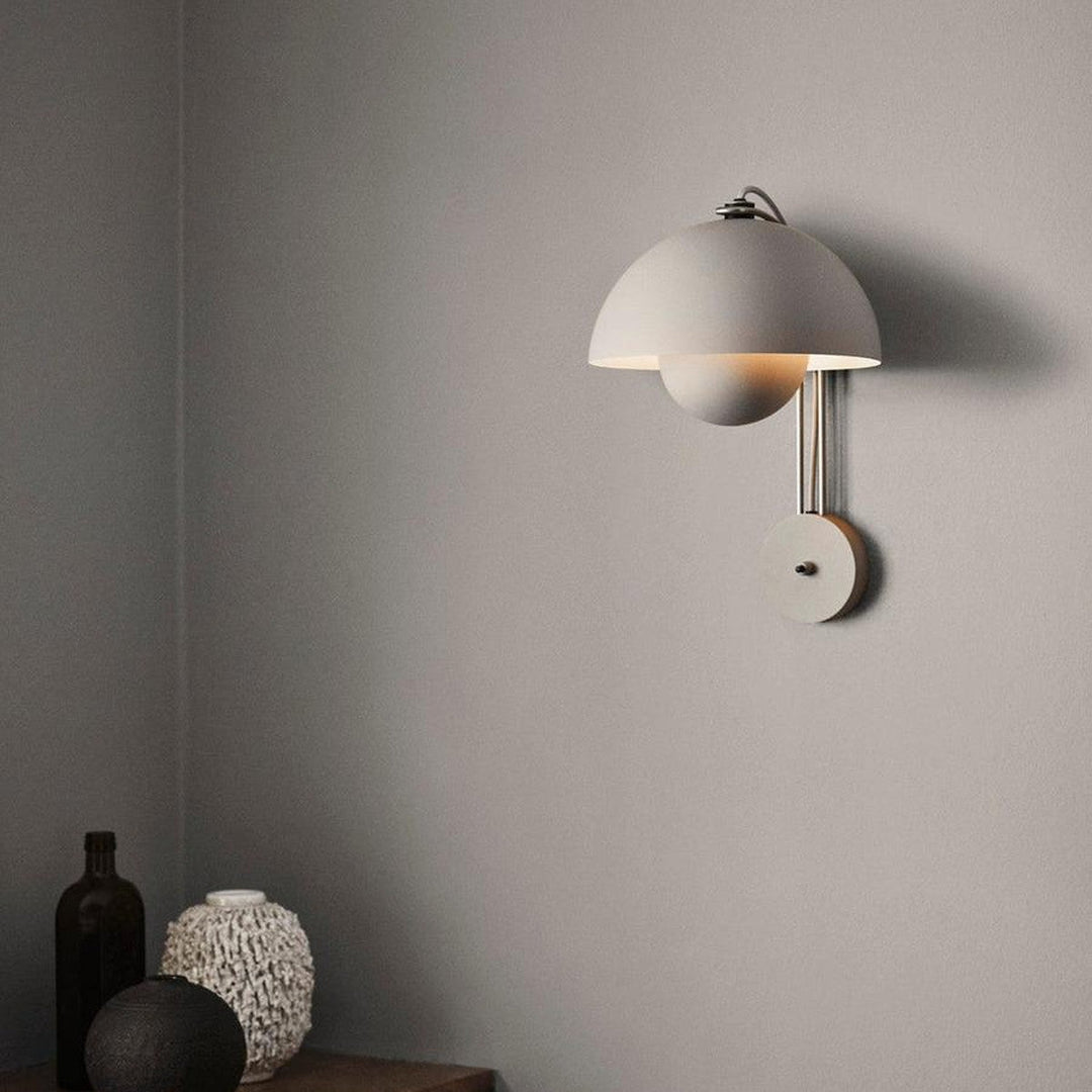 Flowerpot VP8 vegglampe b-vare-Vegglamper-&Tradition-Grå Beige-133090A209-b-vare-Lightup.no