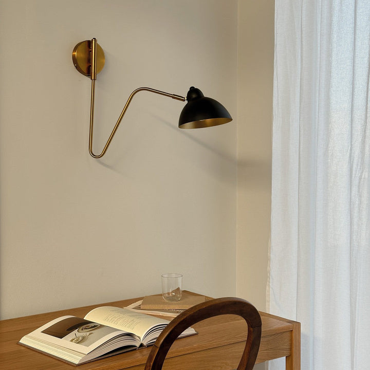 Futura vegglampe-Vegglamper-Dyberg Larsen-Svart / Messingfarget-DL-9415-Lightup.no
