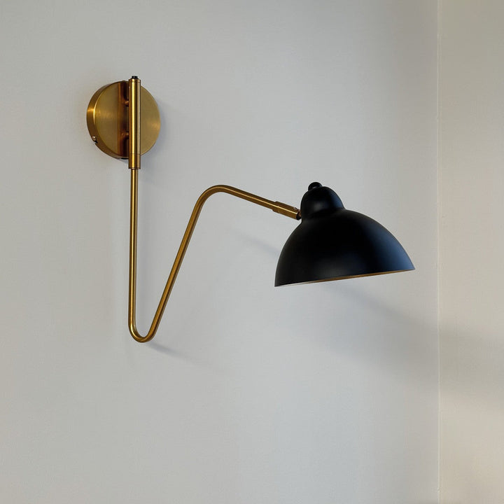 Futura vegglampe-Vegglamper-Dyberg Larsen-Svart / Messingfarget-DL-9415-Lightup.no