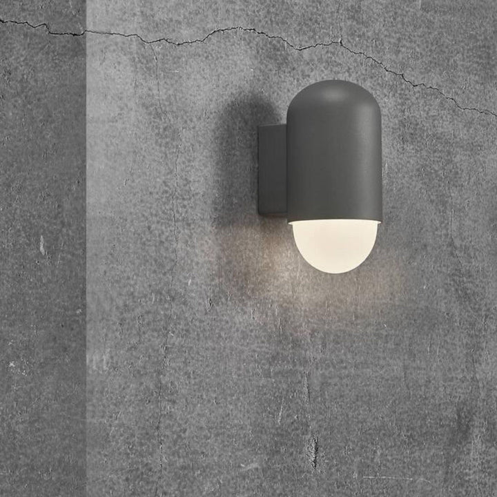 Heka vegglampe utendørs ned IP44-Utebelysning vegg opp og ned-Nordlux-Svart-2118211003-Lightup.no