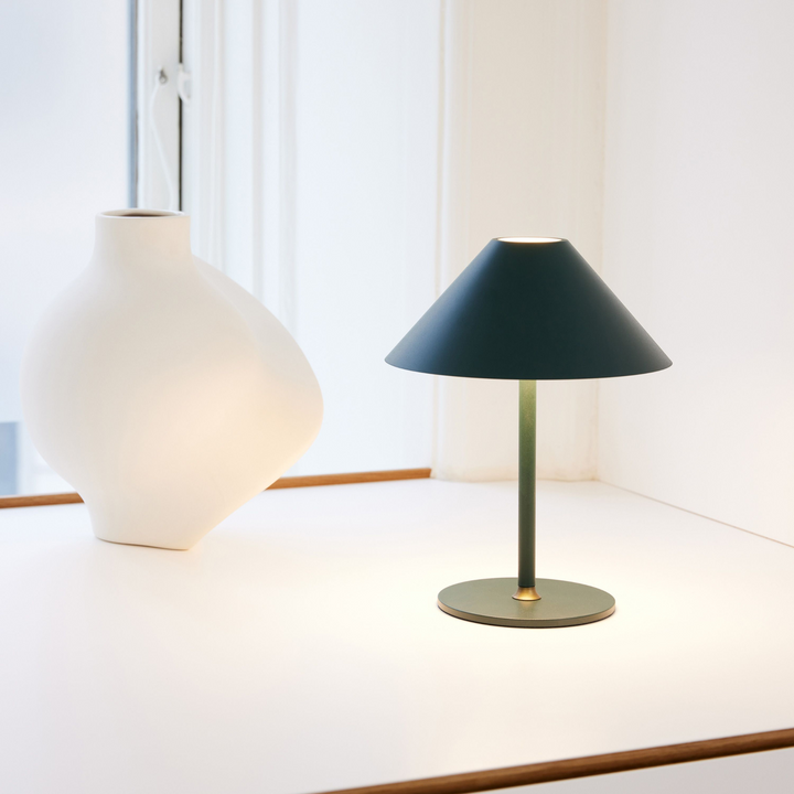 Hygge bordlampe 25 oppladbar - Grønn-Bordlamper-Halo Designs-5705639801015-Lightup.no