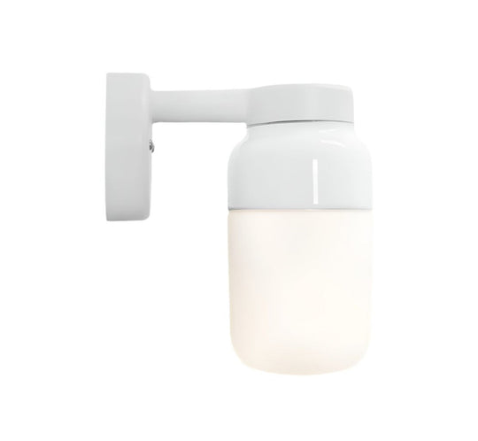 Ifø Ohm 100/210 vegglampe IP44-Baderomsbelysning vegglamper-Ifø Electric-Svart / Opal-8371-500-16-Lightup.no