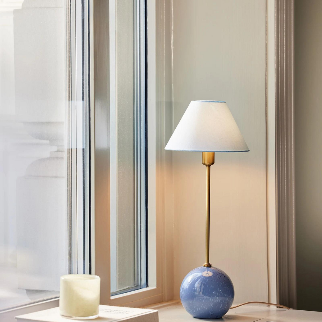 Iris 20 Bordlampe-Bordlamper-Globen Lighting-Blush-614616-Lightup.no