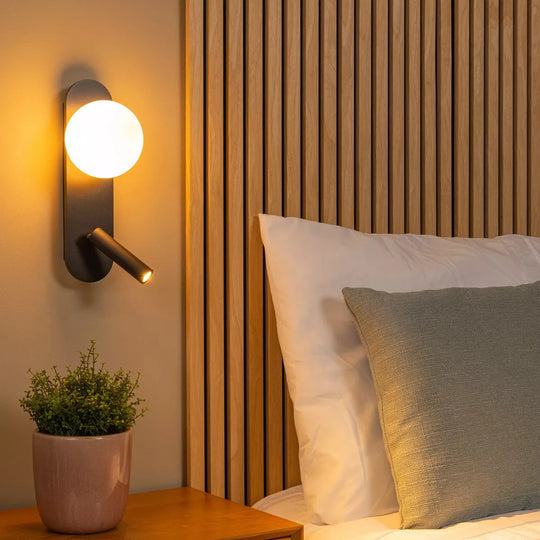 Kelly vegglampe med USB A,C og leselys-Vegglamper-Lucide-Svart / Hvit-LC77287/05/30-Lightup.no