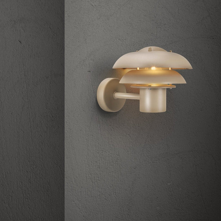 Kurnos 20 vegglampe utendørs-Utebelysning vegg klassisk-Nordlux-Sand-2118061008-Lightup.no