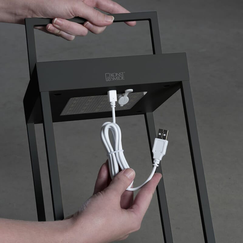 Lanterne Dimbar LED USB og Solcelle - Svart-Utebelysning Hagebelysning-Konstsmide-7815-750-Lightup.no