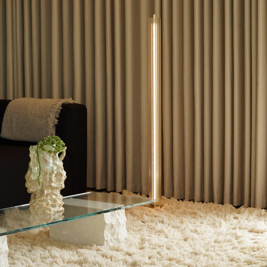 Lirra gulvlampe 127 cm 2700 Kelvin 26W - Dimbar-Gulvlamper-Antidark-Messing-2-127-01-4-Lightup.no