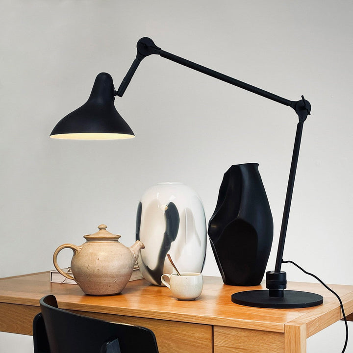 Lotus bordlampe-Bordlamper-Dyberg Larsen-Svart-DL-9442-Lightup.no