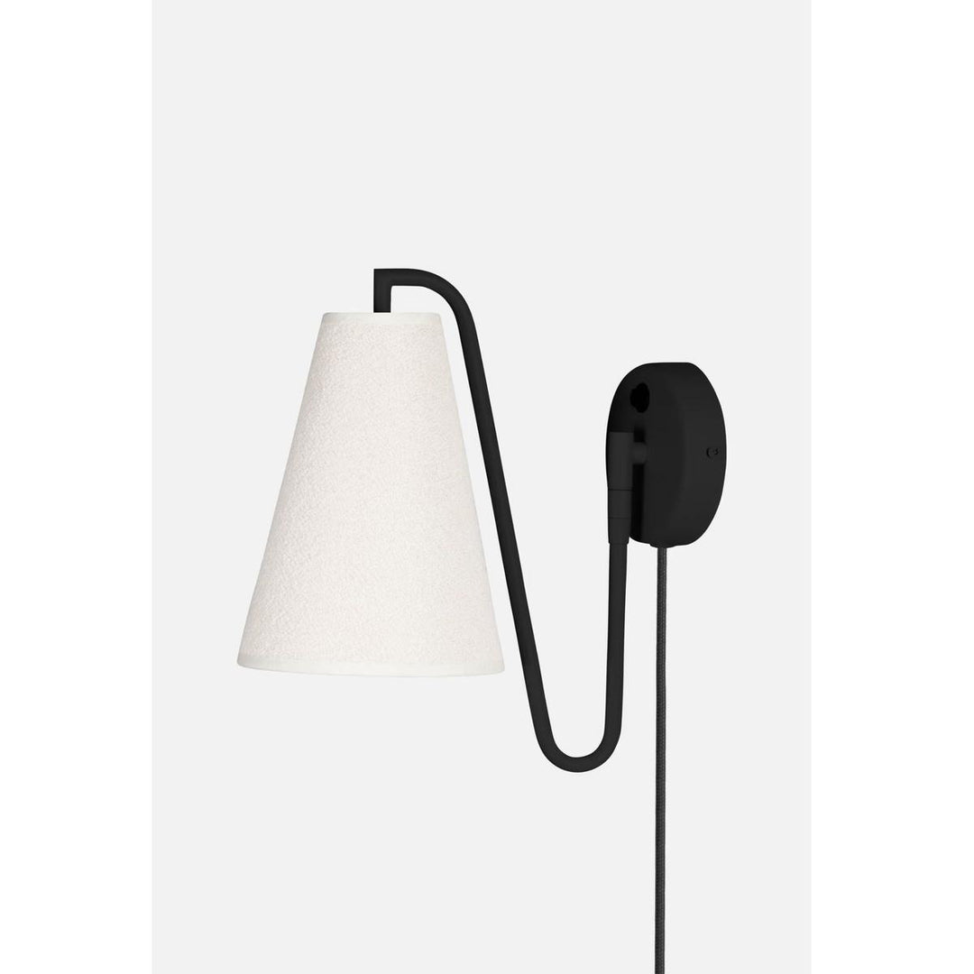 Lou vegglampe-Vegglamper-Globen Lighting-Svart / Hvit bouclé-733511-Lightup.no