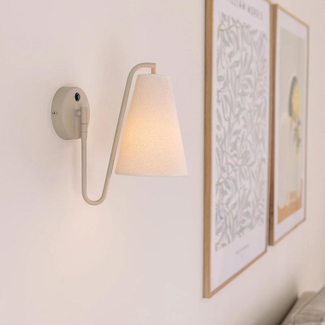 Lou vegglampe-Vegglamper-Globen Lighting-Svart / Hvit bouclé-733511-Lightup.no