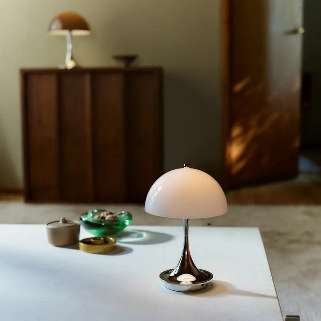 Louis Poulsen 160 oppladbar portabel bordlampe original 2,5W - IP44-Bordlamper-Louis Poulsen-Grønn / Krom-LP__5744613428-Lightup.no