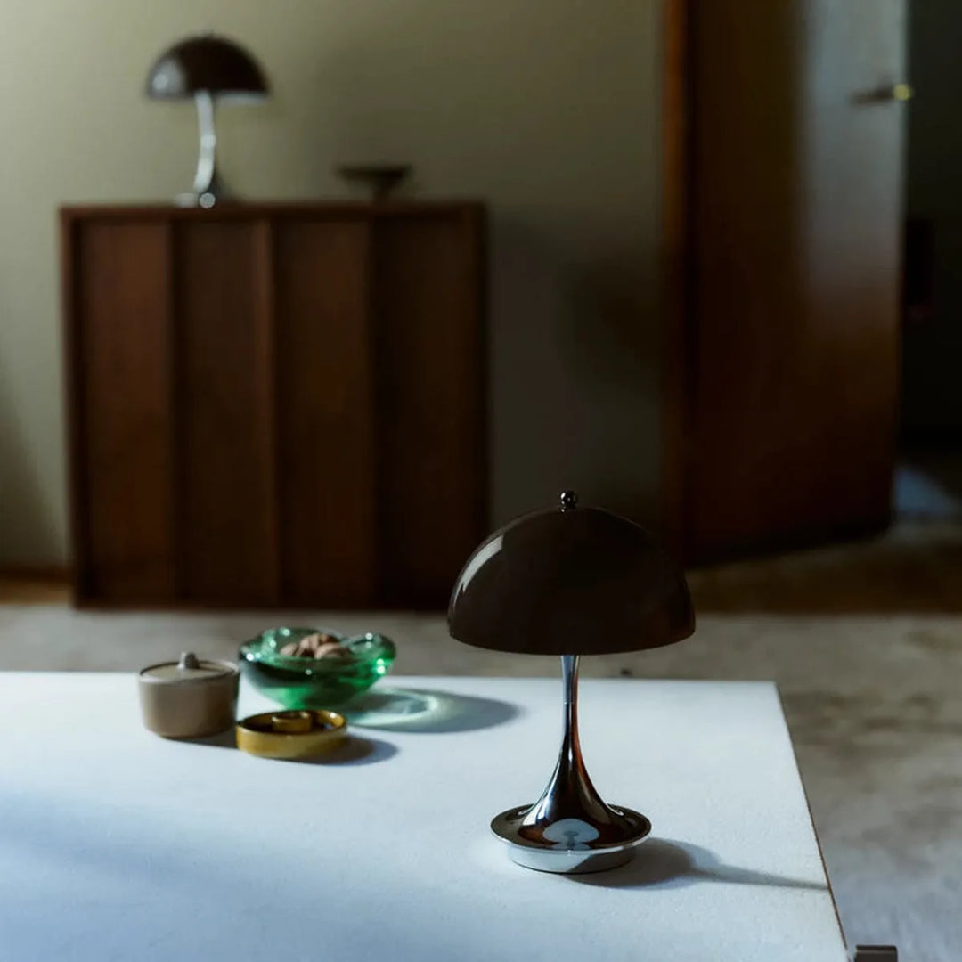 Louis Poulsen 160 oppladbar portabel bordlampe original 2,5W - IP44-Bordlamper-Louis Poulsen-Grønn / Krom-LP__5744613428-Lightup.no