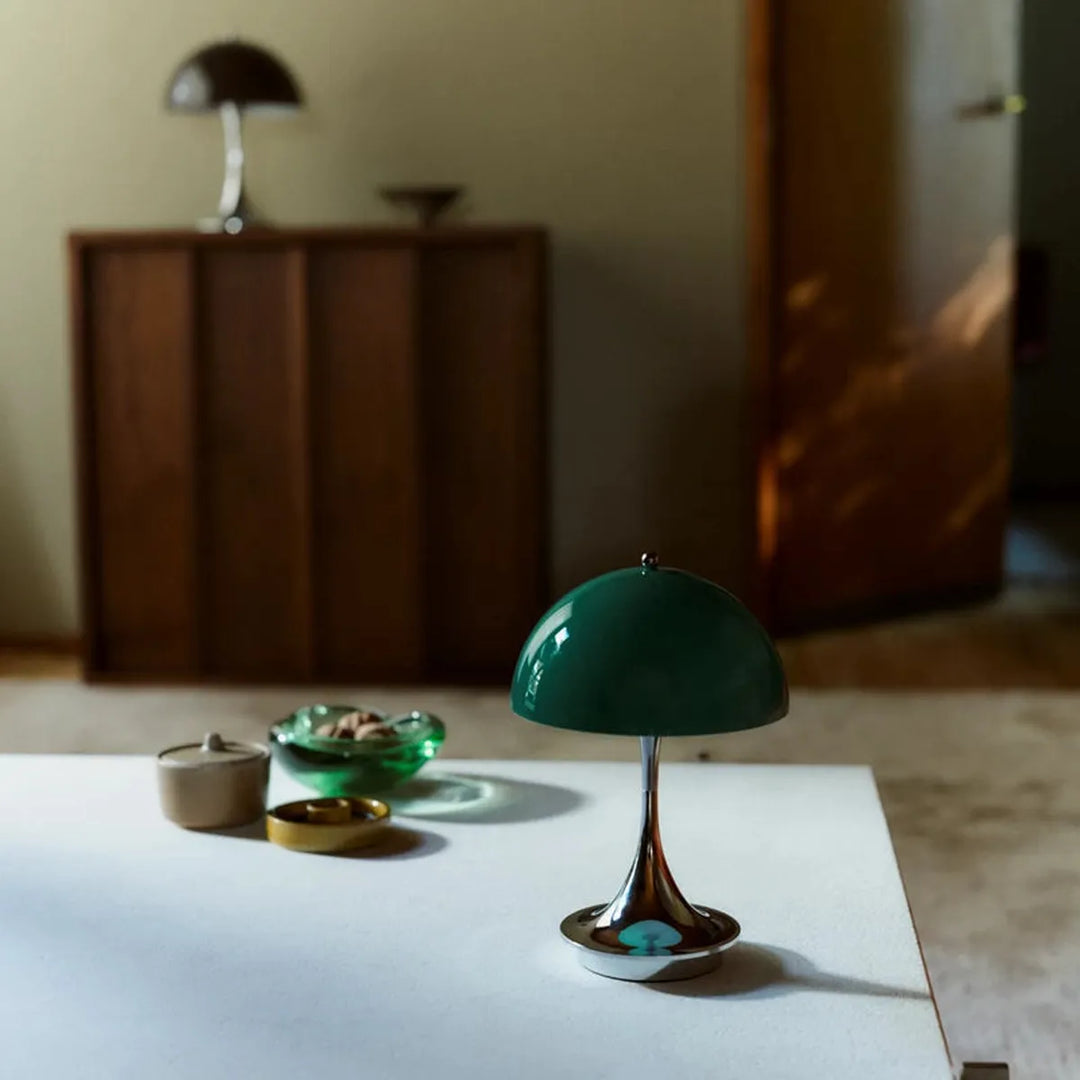 Louis Poulsen 160 oppladbar portabel bordlampe original 2,5W - IP44-Bordlamper-Louis Poulsen-Grønn / Krom-LP__5744613428-Lightup.no
