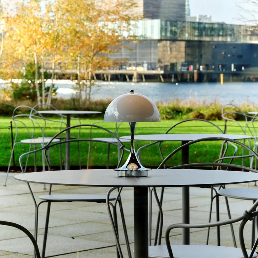 Louis Poulsen 160 oppladbar portabel bordlampe original 2,5W - IP44-Bordlamper-Louis Poulsen-Grønn / Krom-LP__5744613428-Lightup.no