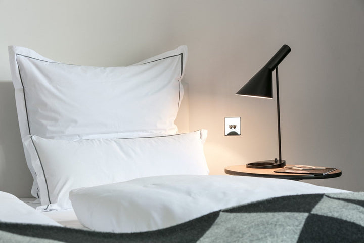 Louis Poulsen AJ bordlampe-Bordlamper-Louis Poulsen-Hvit-LP__5744169422-Lightup.no