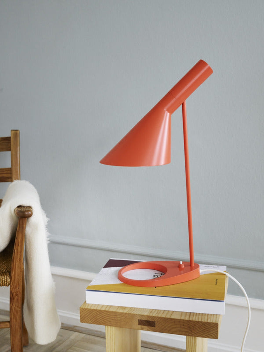 Louis Poulsen AJ bordlampe-Bordlamper-Louis Poulsen-Oransje-LP__5744170107-Lightup.no