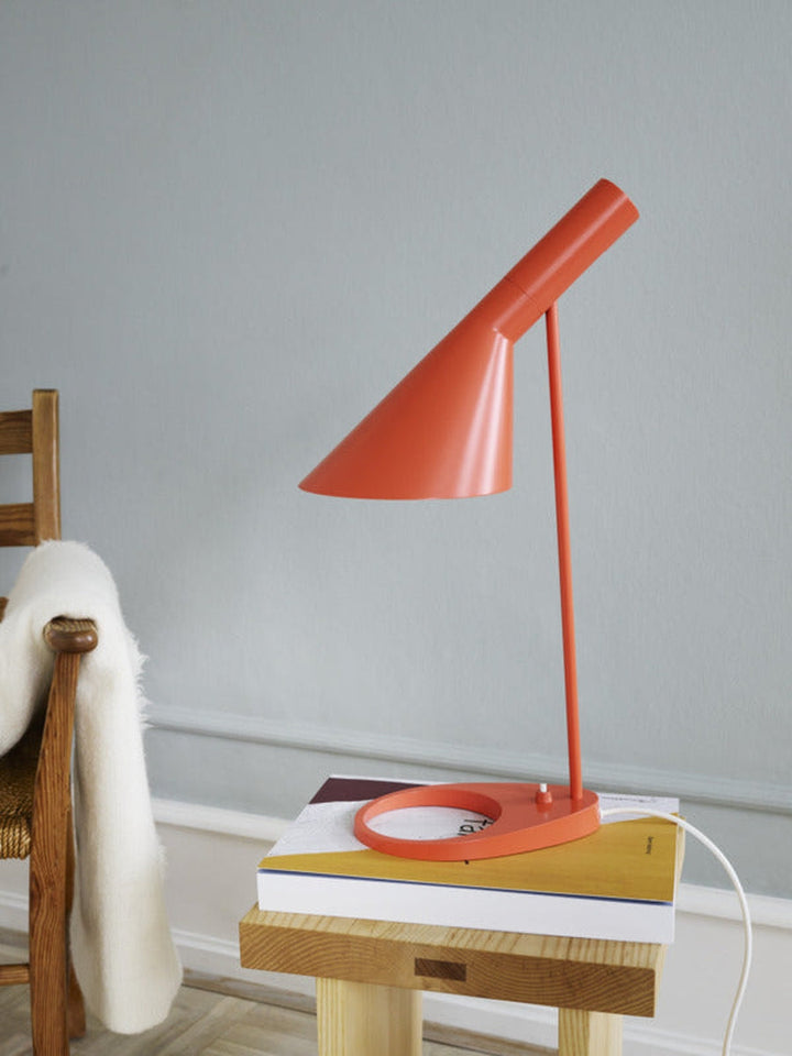 Louis Poulsen AJ bordlampe-Bordlamper-Louis Poulsen-Oransje-LP__5744170107-Lightup.no