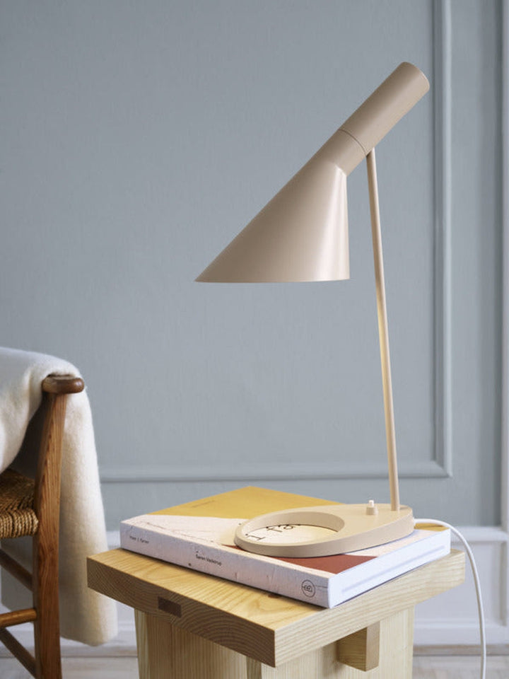 Louis Poulsen AJ bordlampe-Bordlamper-Louis Poulsen-Beige-LP__5744170123-Lightup.no