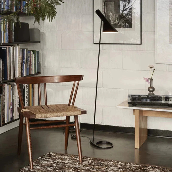 Louis Poulsen AJ gulvlampe-Gulvlamper-Louis Poulsen-Hvit-LP__5744169707-Lightup.no