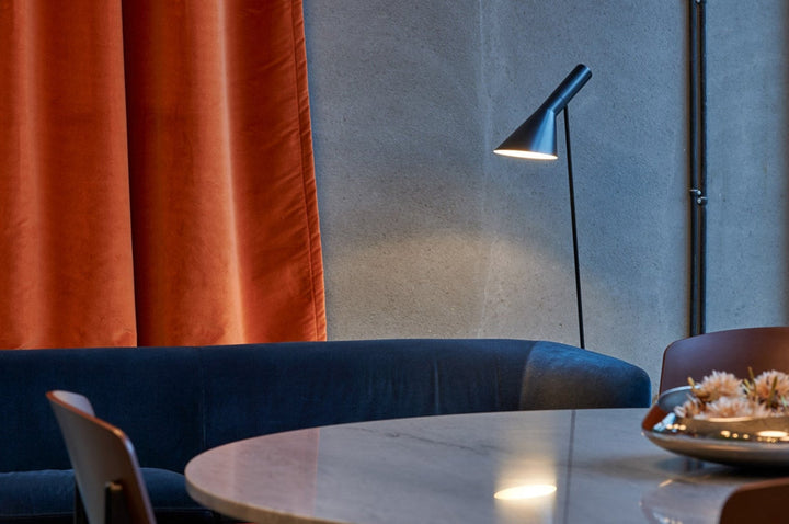 Louis Poulsen AJ gulvlampe-Gulvlamper-Louis Poulsen-Hvit-LP__5744169707-Lightup.no