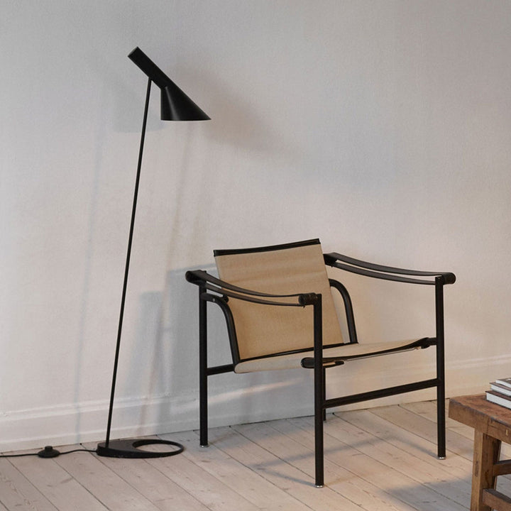 Louis Poulsen AJ gulvlampe-Gulvlamper-Louis Poulsen-Hvit-LP__5744169707-Lightup.no