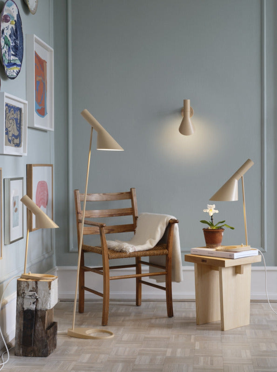 Louis Poulsen AJ gulvlampe-Gulvlamper-Louis Poulsen-Beige-LP__5744170026-Lightup.no