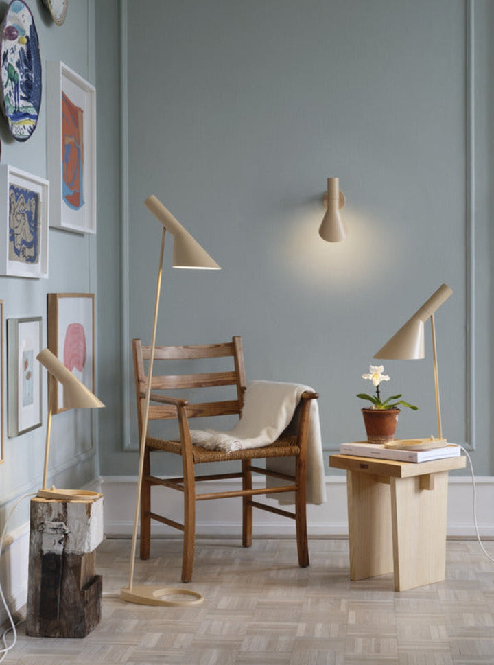 Louis Poulsen AJ gulvlampe-Gulvlamper-Louis Poulsen-Beige-LP__5744170026-Lightup.no