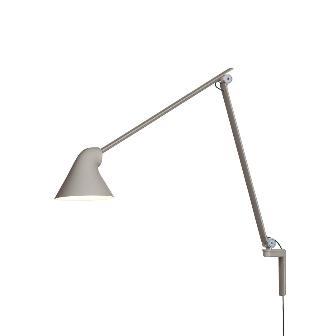 Louis Poulsen NJP lang vegglampe-Vegglamper-Louis Poulsen-Svart-LP__5743163225-Lightup.no
