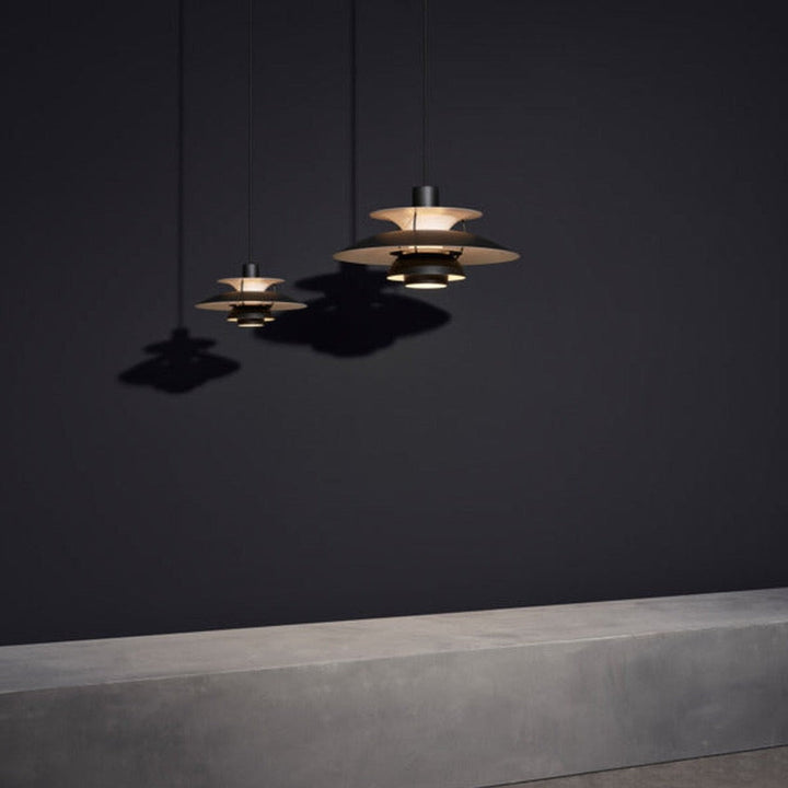 Louis Poulsen PH 5 pendel - Ø300-Takpendler-Louis Poulsen-Monokrom lys rosa-LP__5741115000-Lightup.no