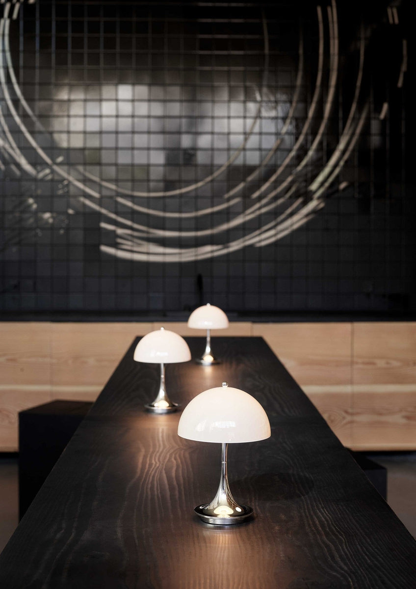 Louis Poulsen Panthella 160 portabel bordlampe-Bordlamper-Louis Poulsen-Grå / Opal-LP__5744168070-Lightup.no