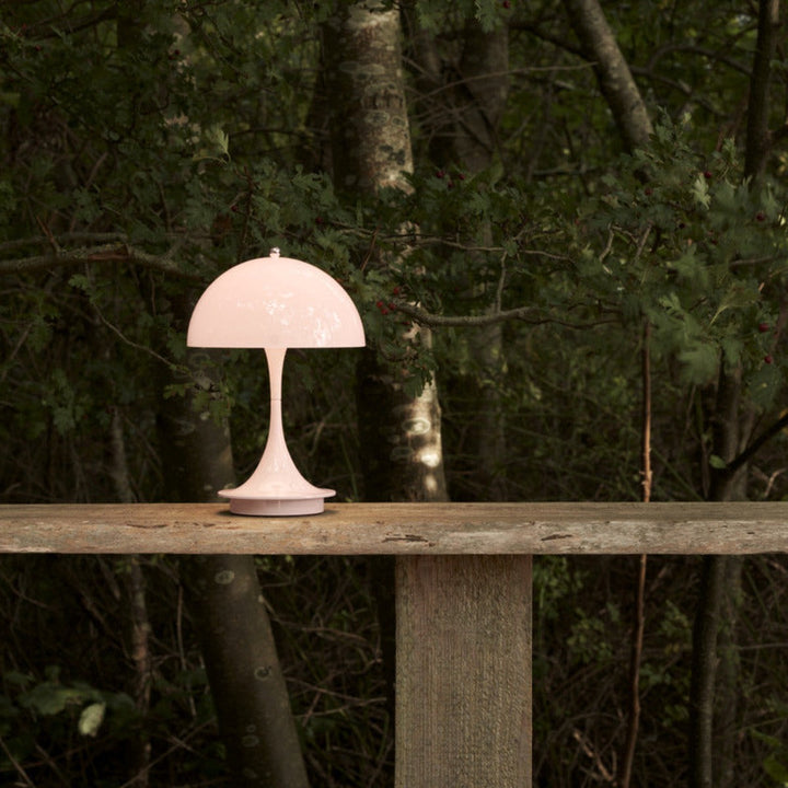 Louis Poulsen Panthella 160 portabel bordlampe-Bordlamper-Louis Poulsen-Grå / Opal-LP__5744168070-Lightup.no