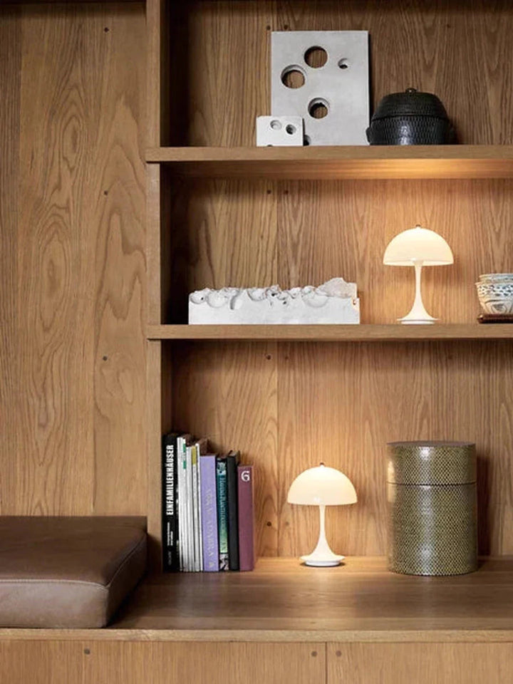 Louis Poulsen Panthella 160 portabel bordlampe-Bordlamper-Louis Poulsen-Grå / Opal-LP__5744168070-Lightup.no