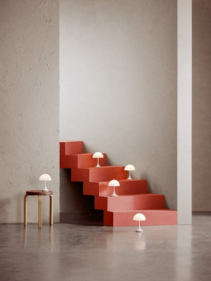 Louis Poulsen Panthella 160 portabel bordlampe-Bordlamper-Louis Poulsen-Grå / Opal-LP__5744168070-Lightup.no