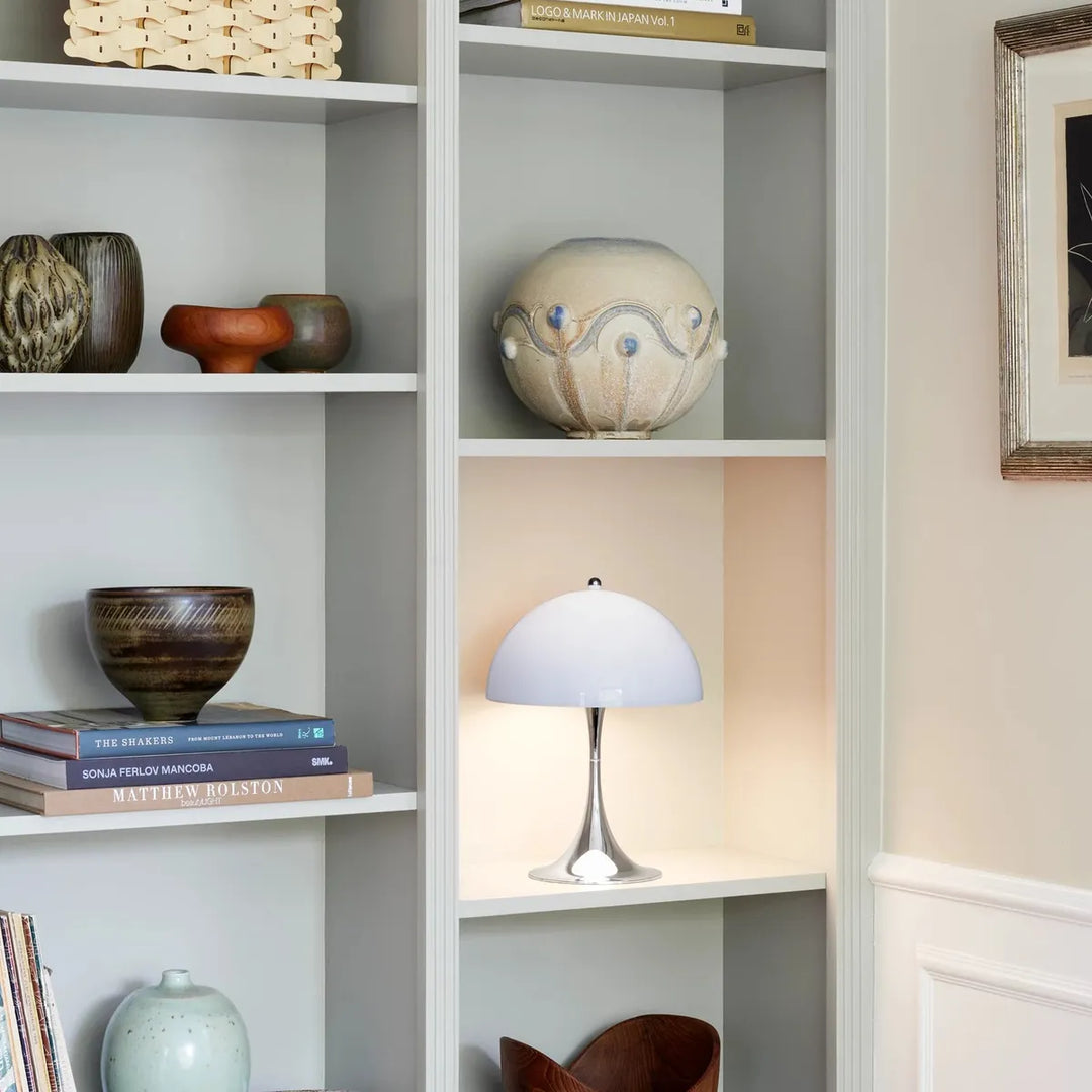 Louis Poulsen Panthella 250 V3 Portable bordlampe-Bordlamper-Louis Poulsen-Krom/opal/beige-LP__5744172998-Lightup.no