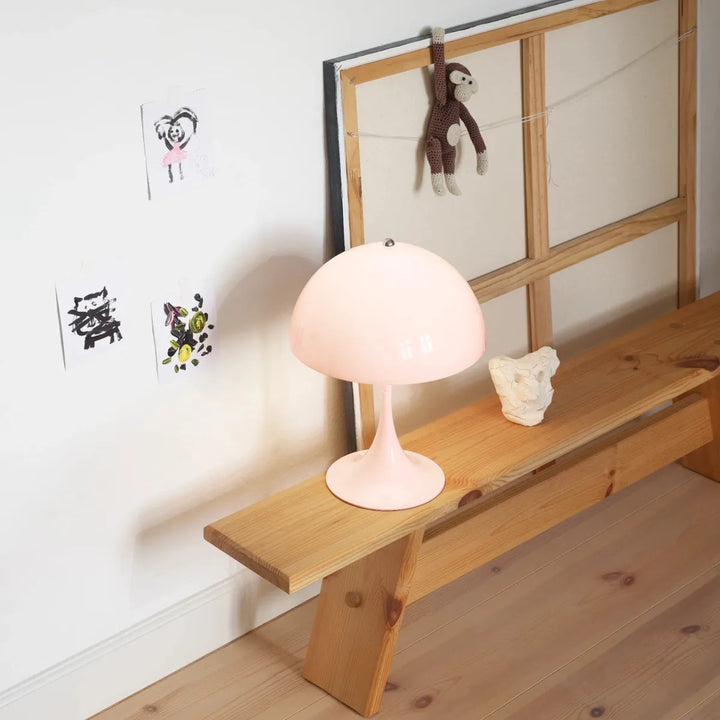 Louis Poulsen Panthella 250 V3 Portable bordlampe-Bordlamper-Louis Poulsen-Krom/opal/beige-LP__5744172998-Lightup.no