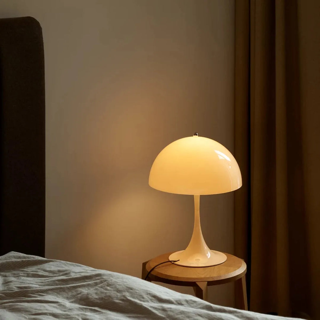 Louis Poulsen Panthella 320 V2 bordlampe-Bordlamper-Louis Poulsen-Opal beige-LP__5744172723-Lightup.no