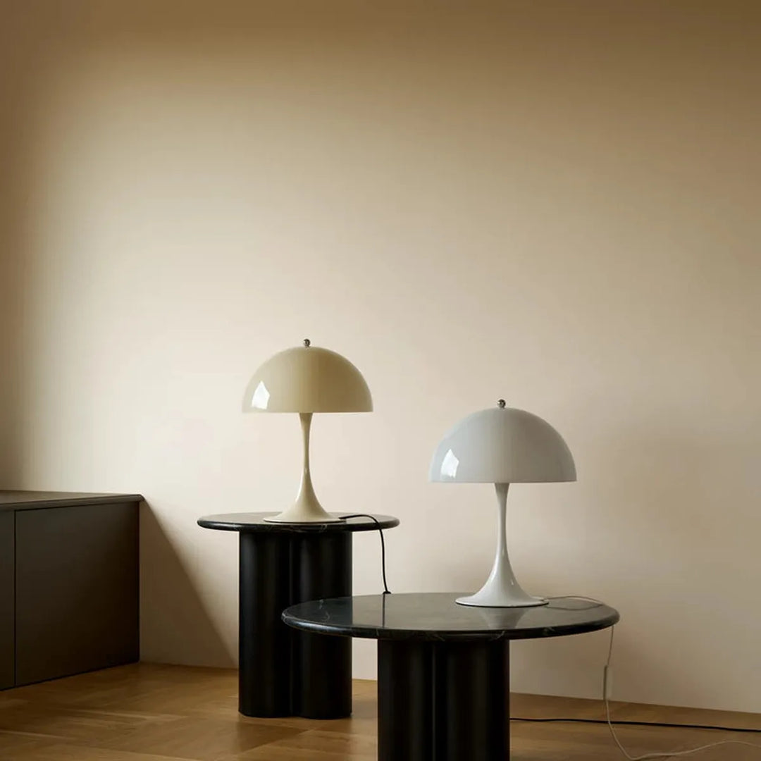 Louis Poulsen Panthella 320 V2 bordlampe-Bordlamper-Louis Poulsen-Opal beige-LP__5744172723-Lightup.no