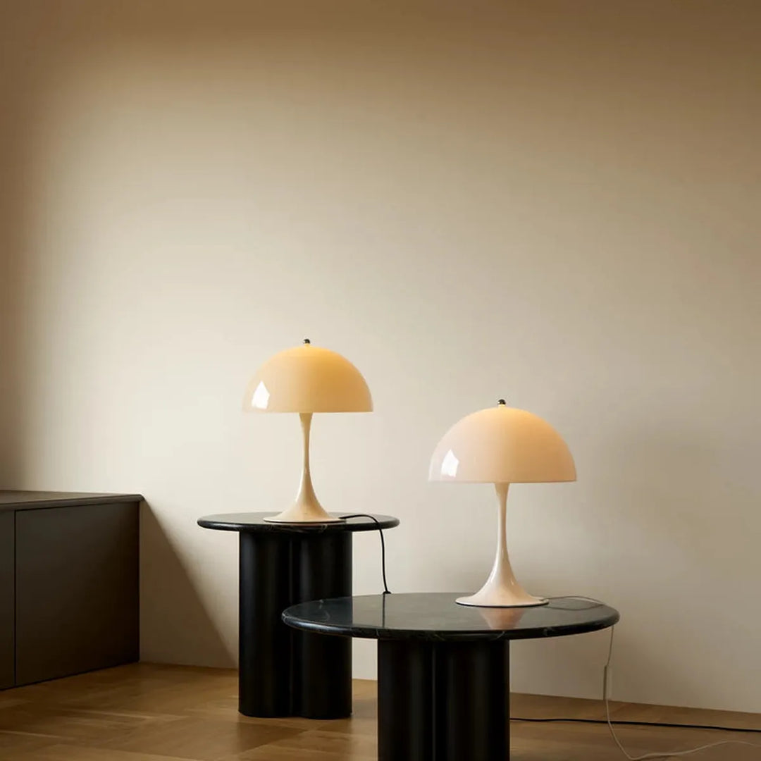 Louis Poulsen Panthella 320 V2 bordlampe-Bordlamper-Louis Poulsen-Opal beige-LP__5744172723-Lightup.no