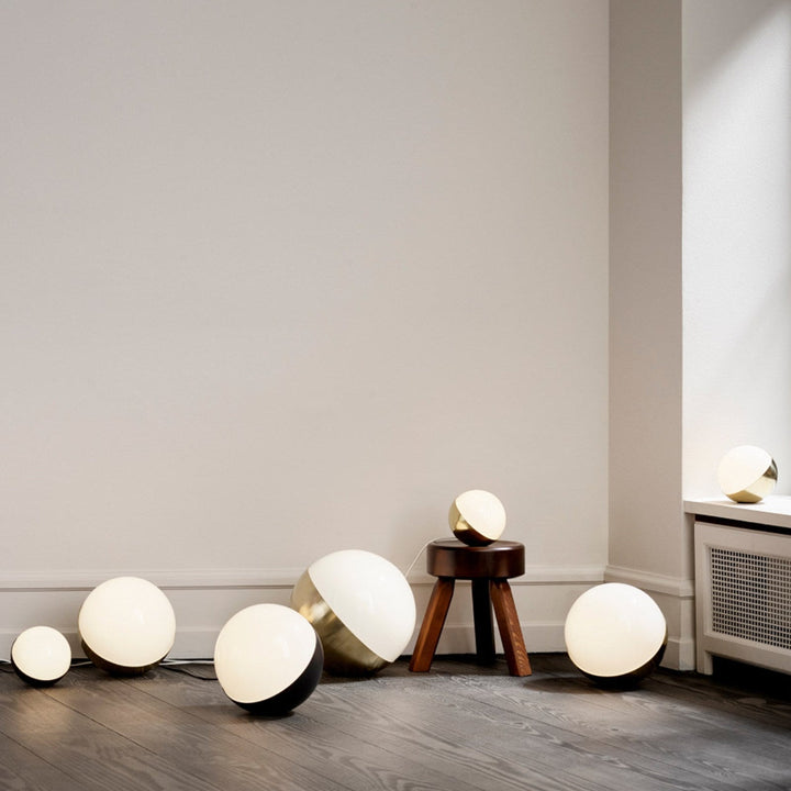 Louis Poulsen VL Studio 250 bord / gulv-Bordlamper-Louis Poulsen-Svart / Opal-LP__5744169370-Lightup.no