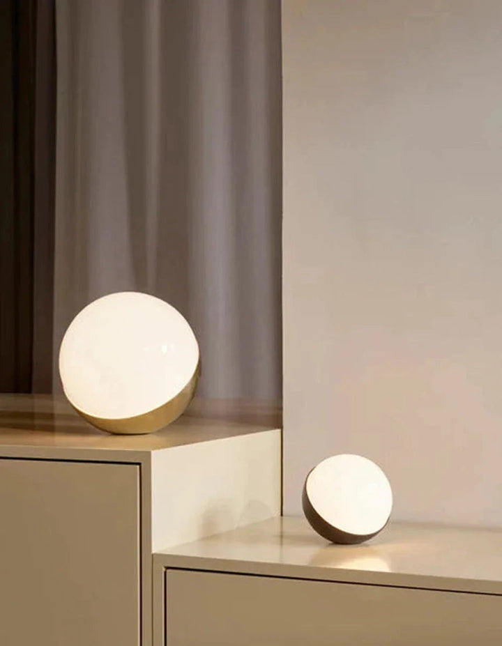 Louis Poulsen VL Studio 320 bord / gulv-Bordlamper-Louis Poulsen-Svart / Opal-LP__5744167893-Lightup.no
