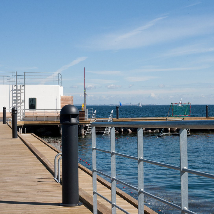 Louis Poulsen Waterfront Pullert m/Fotplate-Utebelysning pullert-Louis Poulsen-Grå-LP__5747701049-Lightup.no