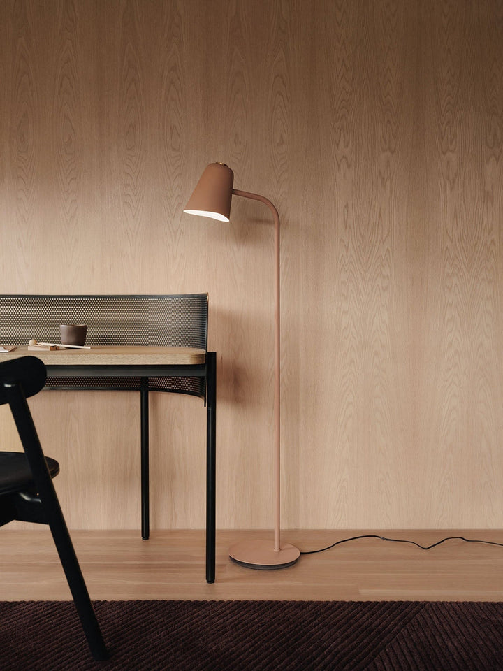 Me gulvlampe-Gulvlamper-Northern-Beige-NOn__696-Lightup.no