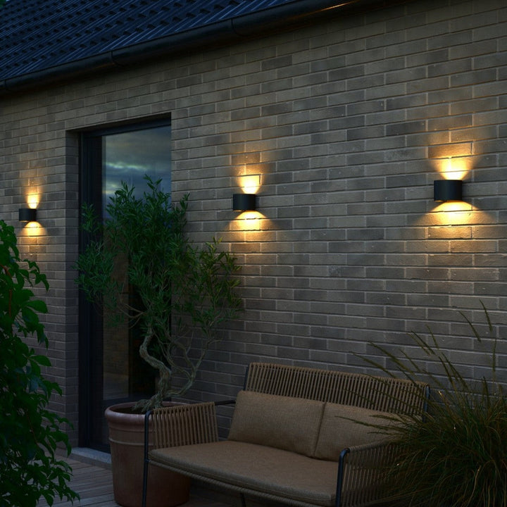 Milda vegglampe for utendørsbruk opp/ned IP44 4,9W 3000 Kelvin-Utebelysning vegg opp og ned-Nordlux-Svart-2418351003-Lightup.no