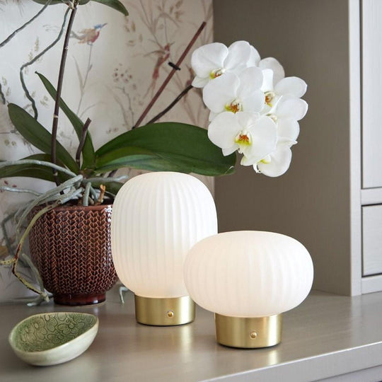 Millie bordlampe - Oppladbar-Bordlamper-Ms - belysning-Hvit / Messingfarget-9400000501-Lightup.no