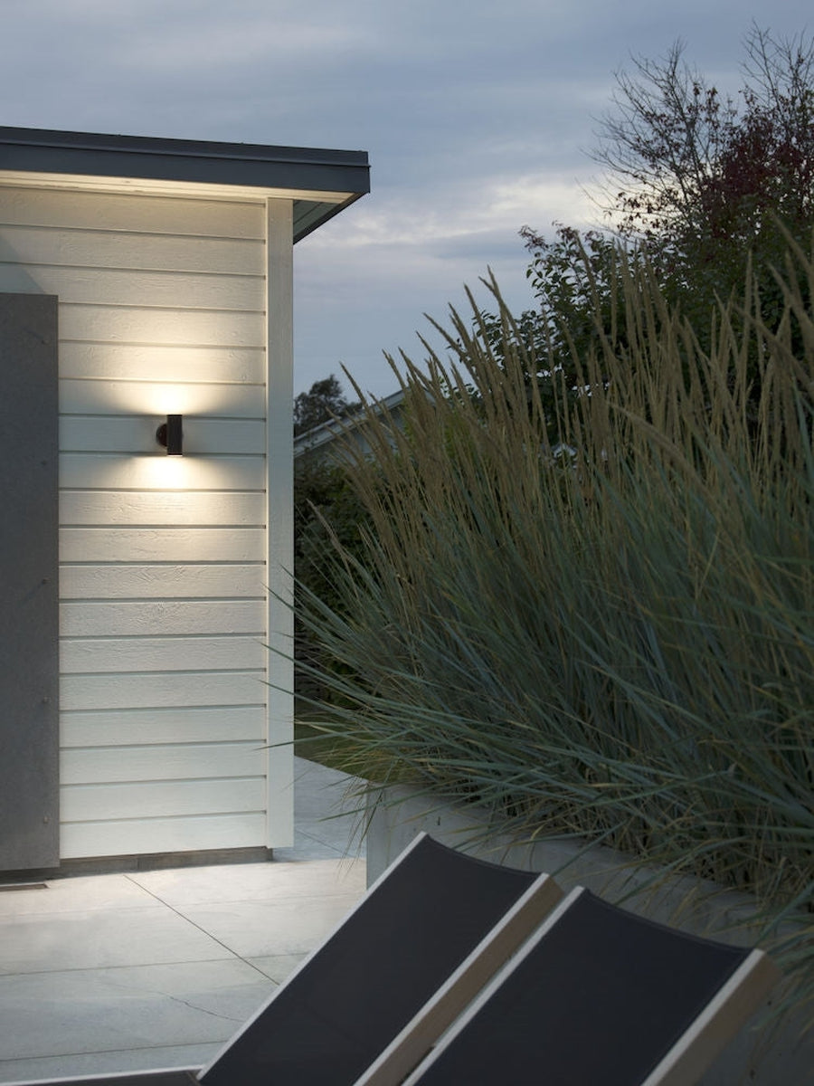 Modena vegglampe opp/ned utendørs 2x4W 3000K IP44 - Svart-Utebelysning vegg opp og ned-Konstsmide-Svart-7535-750-Lightup.no