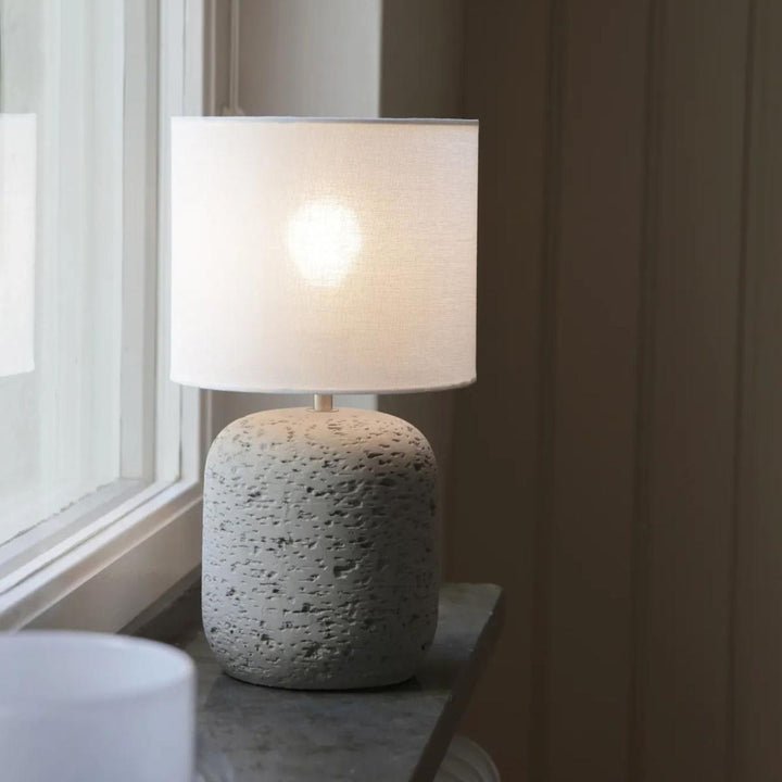 Montagna bordlampe 32-Bordlamper-Marksløjd-Hvit/grå-Mrk-108861-Lightup.no