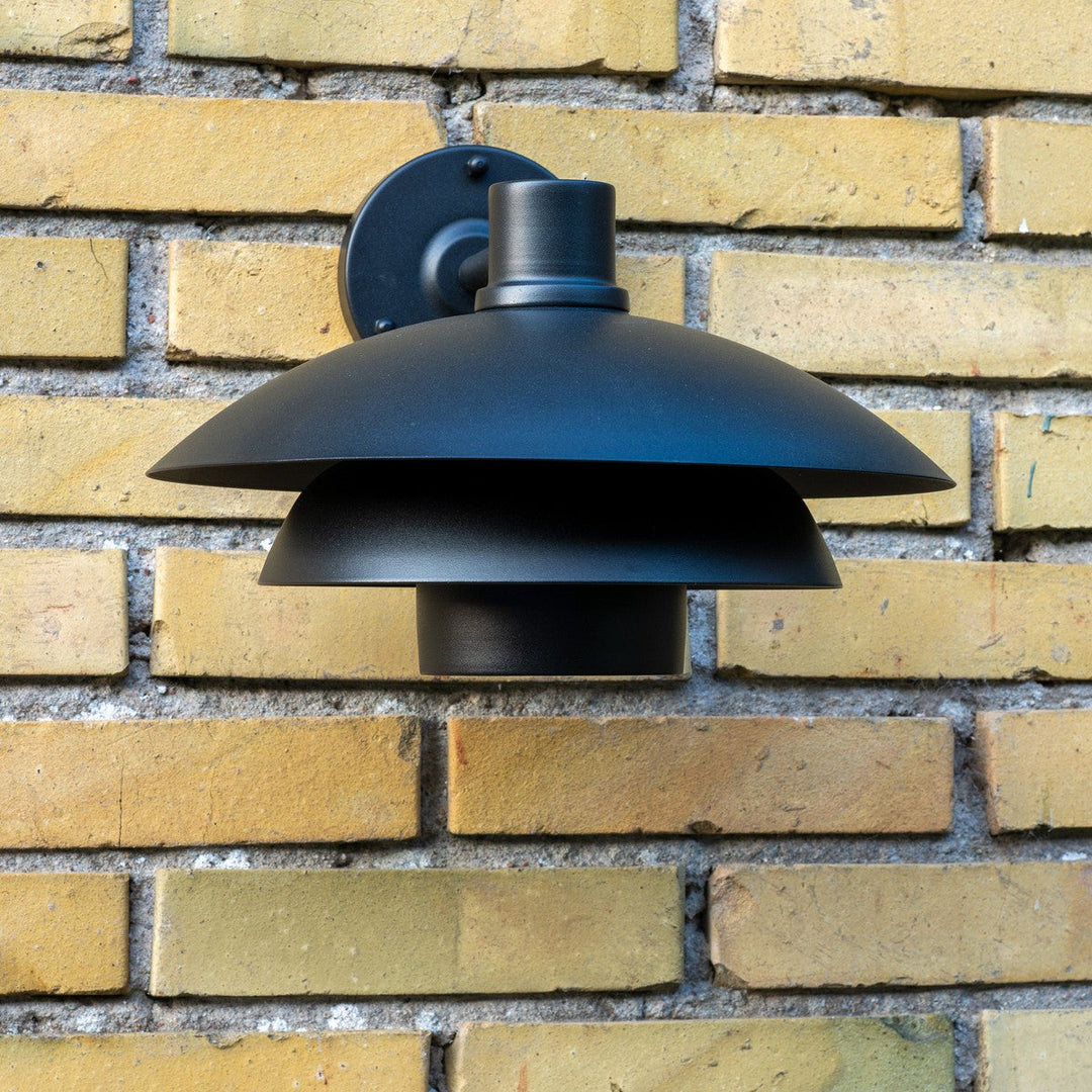 Morph D30 utendørs vegglampe IP44 - Svart-Utebelysning vegg klassisk-Dyberg Larsen-DL-8232-Lightup.no